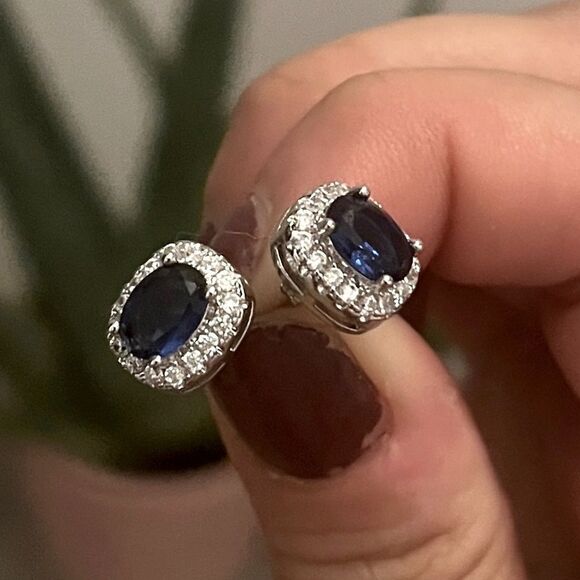 The Inheritance Sapphire Earrings in 925 and Cubic Zirconia - Picture 1 of 9